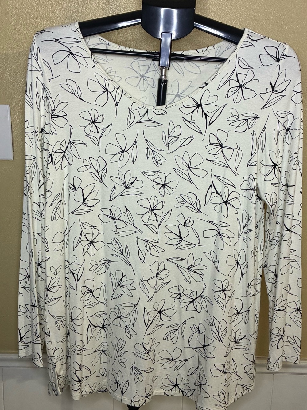 J. Jill Cream Long Sleeve V-Neck Top with Black Floral Sketch